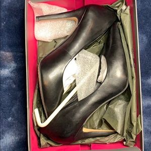 Vince Camino Black Pumps